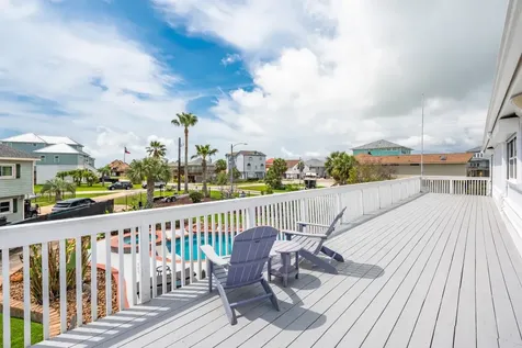 208 Coconut Street Tiki Island TX 77554