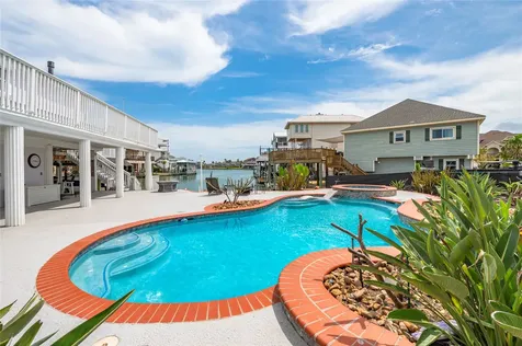 208 Coconut Street Tiki Island TX 77554