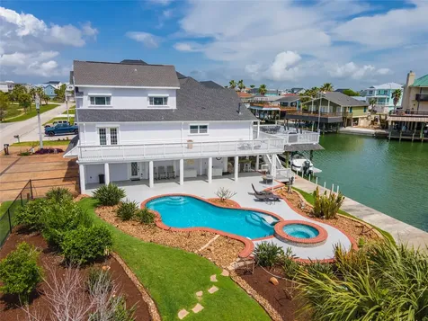 208 Coconut Street Tiki Island TX 77554