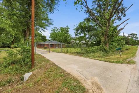 2732 De Soto Street Houston TX 77091