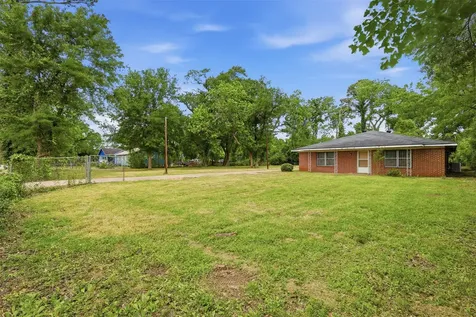2732 De Soto Street Houston TX 77091