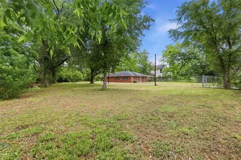 2732 De Soto Street Houston TX 77091