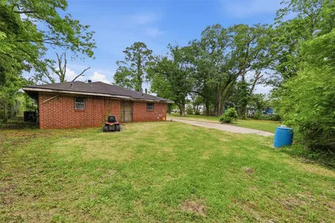 2732 De Soto Street Houston TX 77091