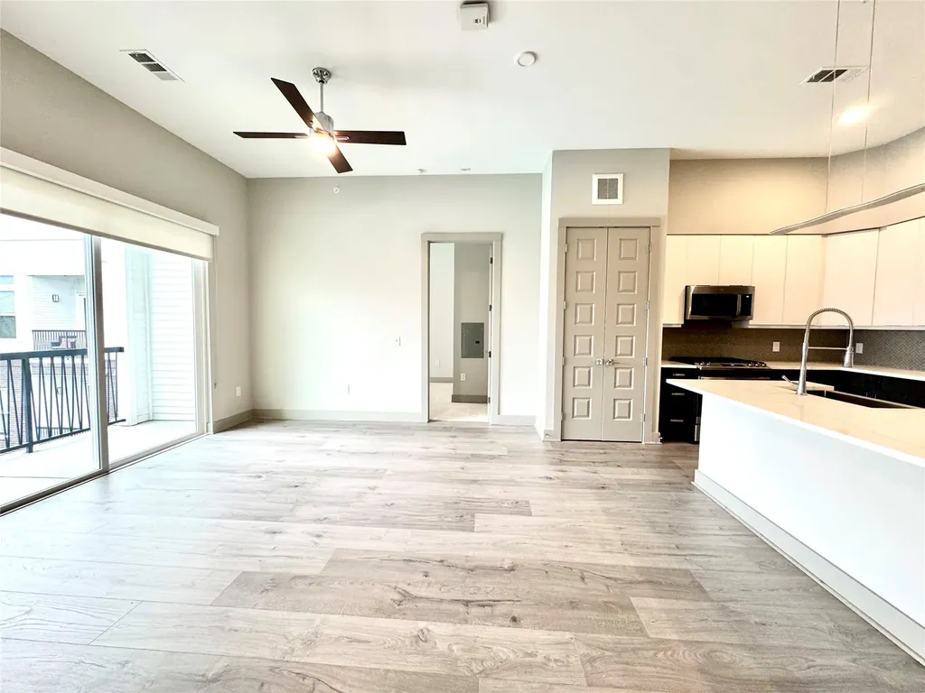 401 W 25th Street 2125 Houston TX 77008
