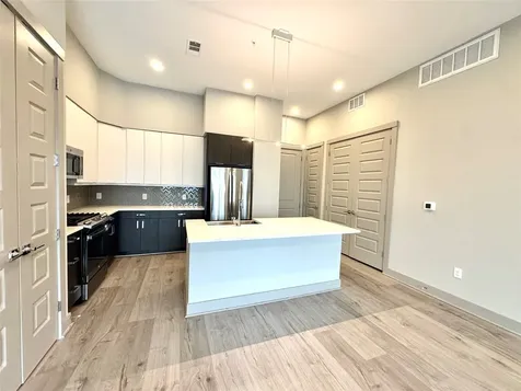 401 W 25th Street 2125 Houston TX 77008
