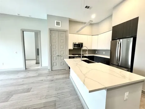 401 W 25th Street 2125 Houston TX 77008