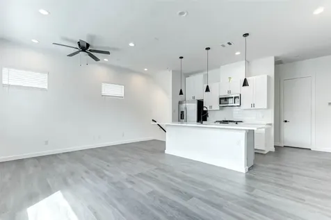 6011 Beall Street Houston TX 77091