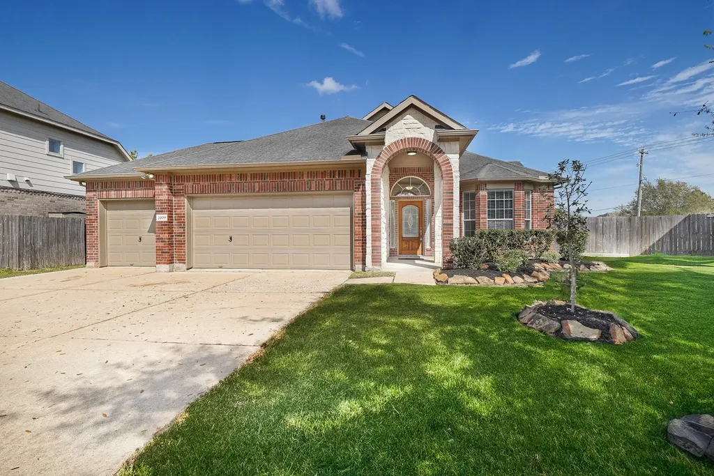 2009 Foxglove Oaks Court Pearland TX 77581