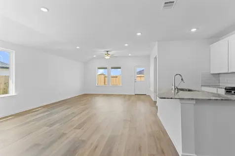 1607 Knox Hill Path Iowa Colony TX 77583