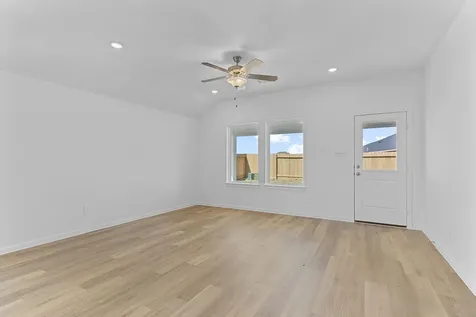 1607 Knox Hill Path Iowa Colony TX 77583