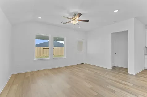 1607 Knox Hill Path Iowa Colony TX 77583