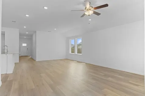 1607 Knox Hill Path Iowa Colony TX 77583
