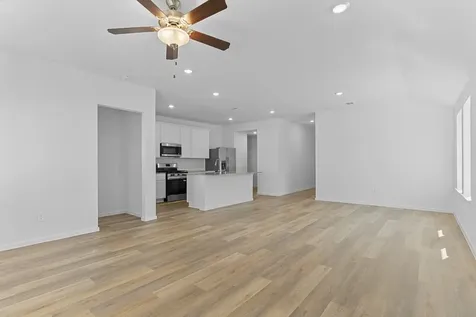 1607 Knox Hill Path Iowa Colony TX 77583