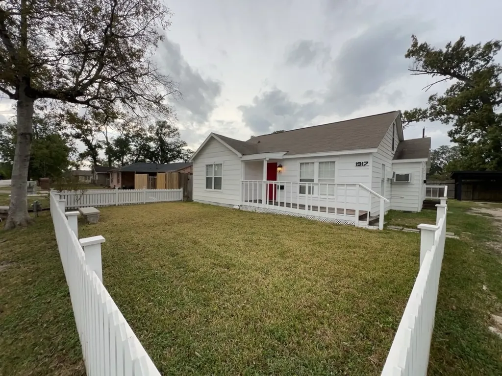 1917 Thonig Road Houston TX 77055