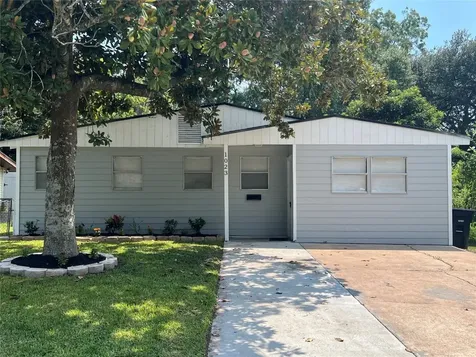 1023 W Snyder Street Alvin TX 77511