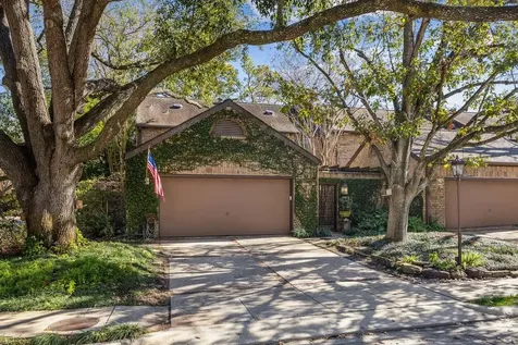 20 Town Oaks Place Bellaire TX 77401