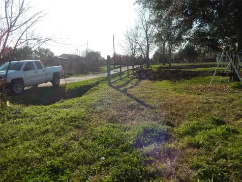 815 E Jasmine Street Fresno TX 77545