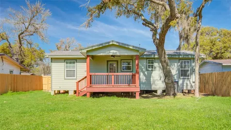 524 Magnolia Street Lake Jackson TX 77566