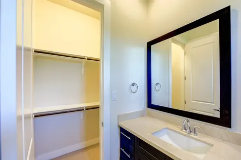 1222 W Dallas Street Houston TX 77019