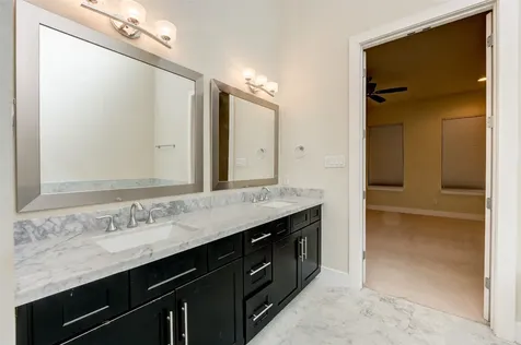 1222 W Dallas Street Houston TX 77019