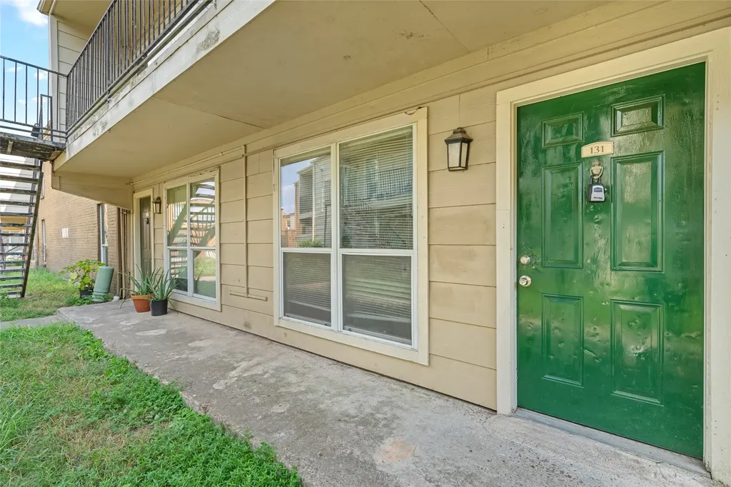 8100 Creekbend Drive 131 Houston TX 77071