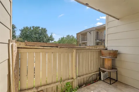 8100 Creekbend Drive 131 Houston TX 77071