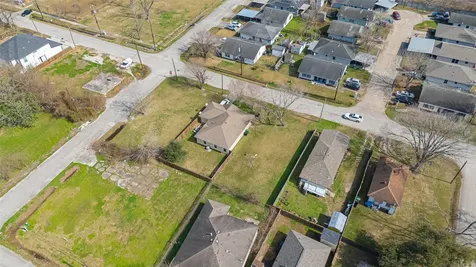 2209 Sakowitz Street Houston TX 77020
