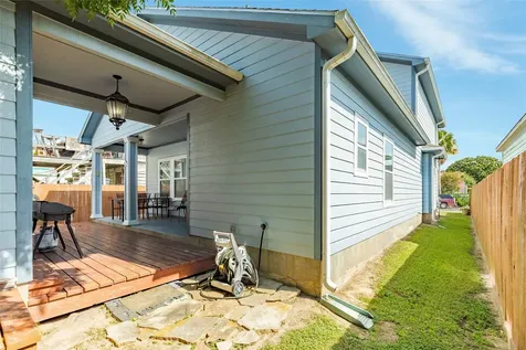 1418 Avenue M 1/2 Galveston TX 77550