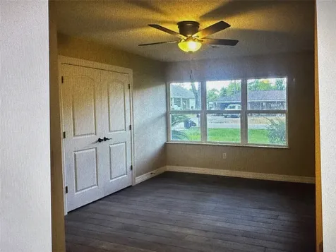 215 Anna Street Tomball TX 77375