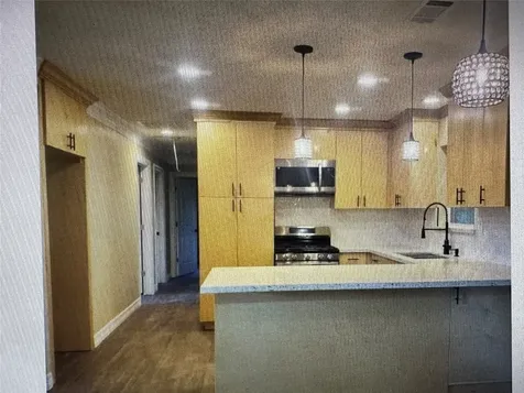 215 Anna Street Tomball TX 77375