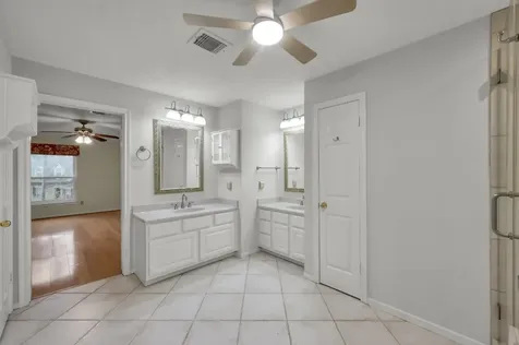 92 S Bonneymead Circle The Woodlands TX 77381