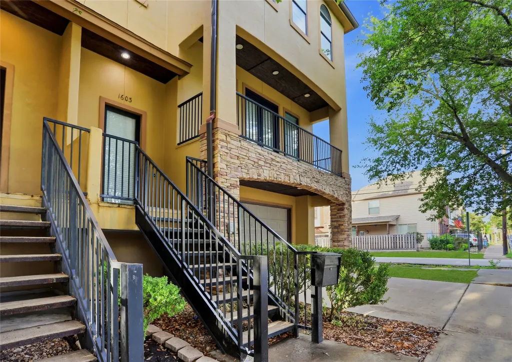 1603 W 14th Street Houston TX 77008