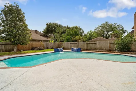 124 Lake Point Drive League City TX 77573