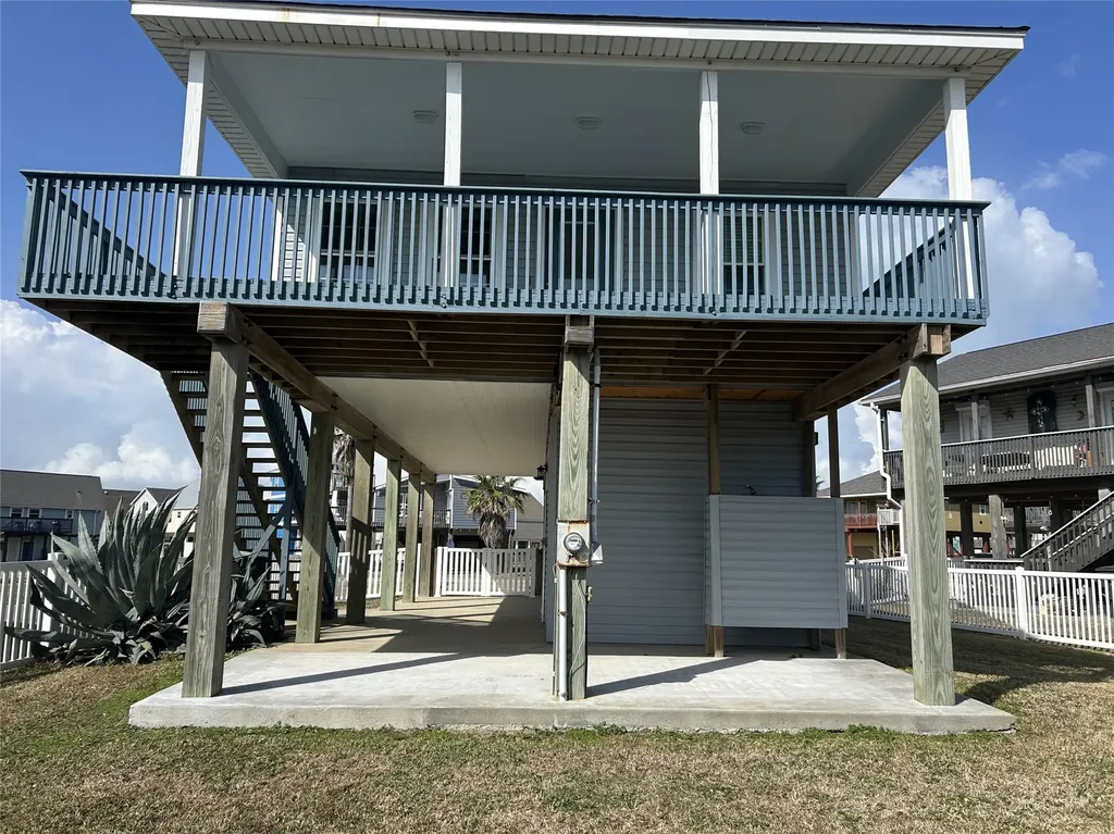 22813 Buena Street Galveston TX 77554