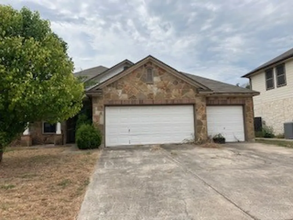 1684 Twin Cove Kyle TX 78640