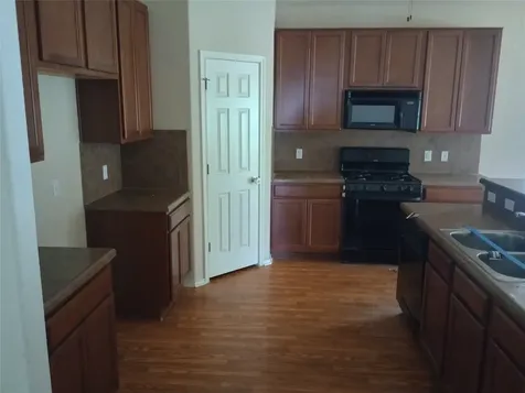 1684 Twin Cove Kyle TX 78640