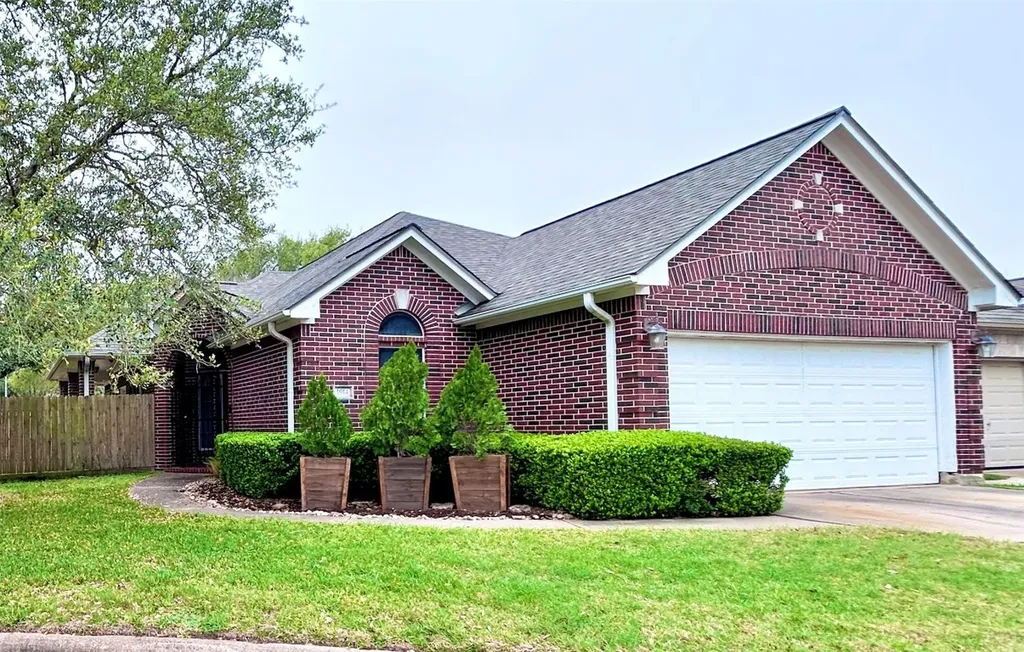 1914 Emerald Court Houston TX 77094