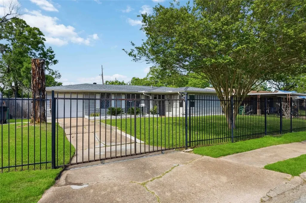 5919 Van Fleet Street Houston TX 77033