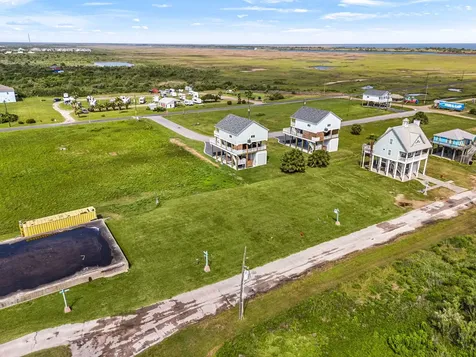 1009 Brighton Jones Boulevard Gilchrist TX 77617