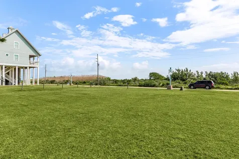 1009 Brighton Jones Boulevard Gilchrist TX 77617