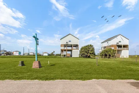 1009 Brighton Jones Boulevard Gilchrist TX 77617