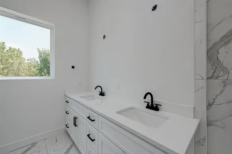 6032 Beall Street Houston TX 77091