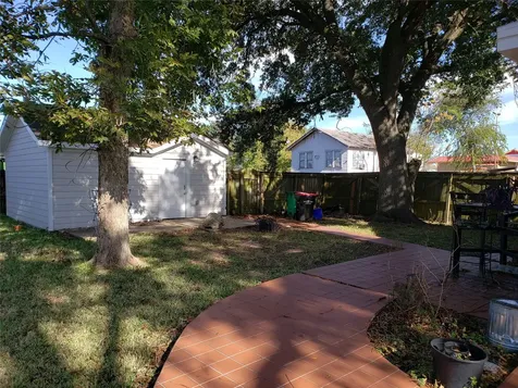 712 E Lobit Street Baytown TX 77520
