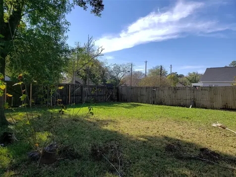 712 E Lobit Street Baytown TX 77520
