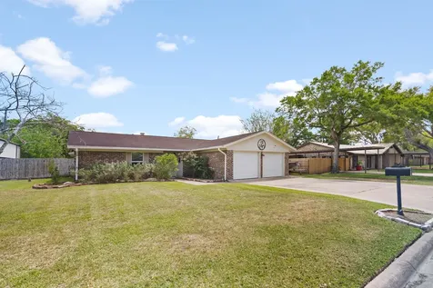 1003 Virginia Street Edna TX 77957