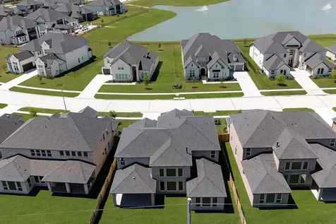 1677 Birch Lake Bend Friendswood TX 77546