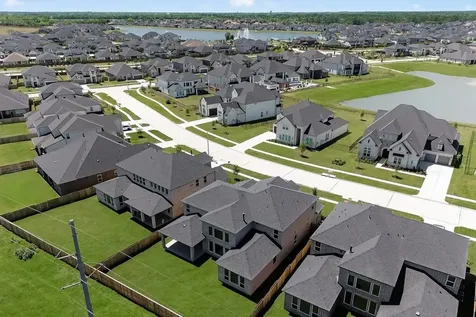 1677 Birch Lake Bend Friendswood TX 77546