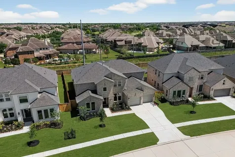 1677 Birch Lake Bend Friendswood TX 77546