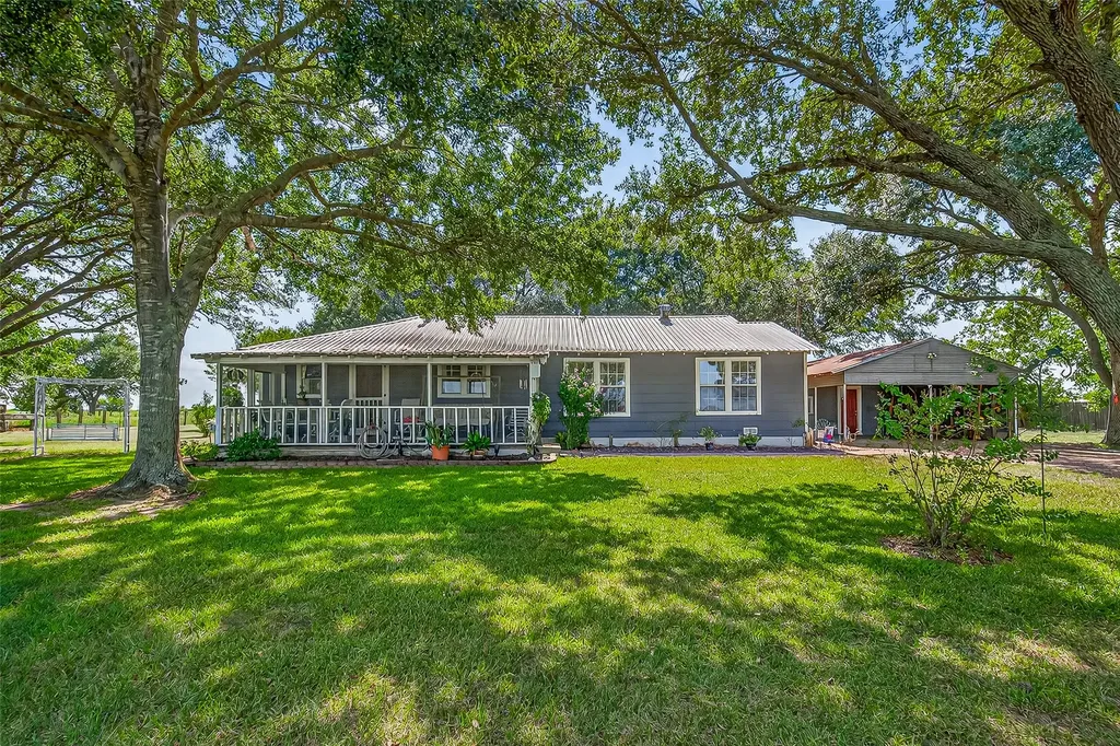 9205 County Road 273 East Bernard TX 77435