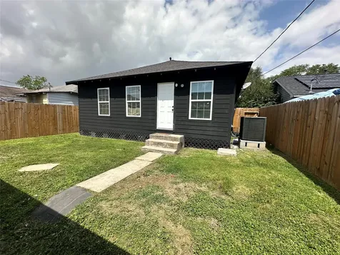 2216 New Jersey Street Baytown TX 77520